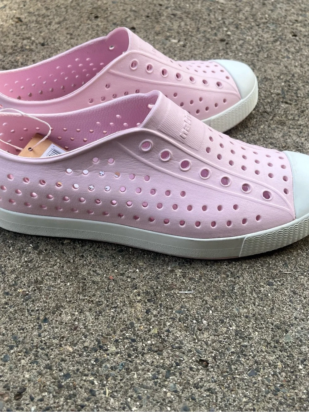 NWT Native Jefferson Slip-On Kids Shoes in Light Pink Size 4